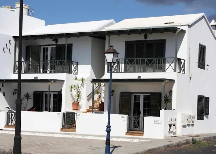 Apartamentos El Charcon